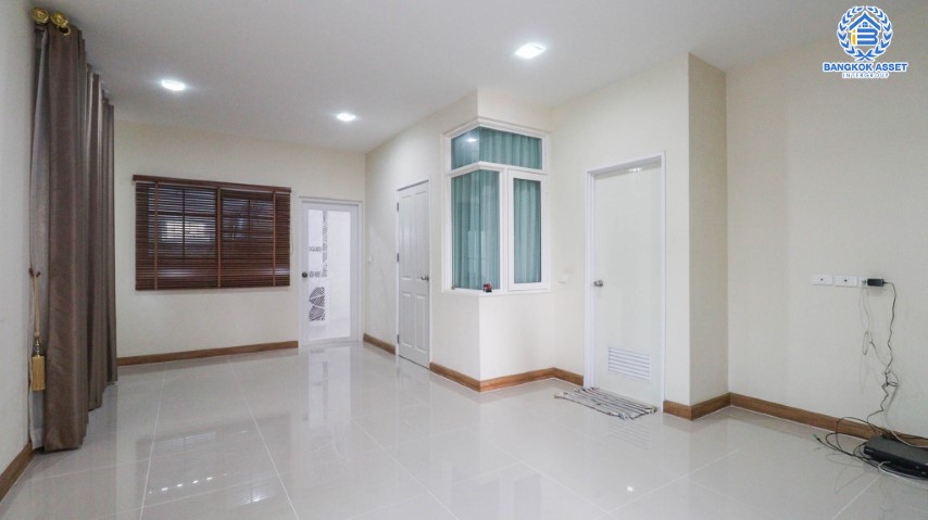 *****ทาวน์โฮมมือสองย่านนนทบุรี ม.โกลเด้นซิตี้ ปิ่นเกล้า-จรัญสนิทวงศ์ หลังมุม! เนื้อที่เกือบ 27 ตร.ว. ฟังก์ชัน 5 ห้องนอน 4 ห้องน้ำ 2 ที่จอดรถ บ้านสวยสภาพดี บนทำเลเชื่อมต่อถ.บางกรวย-ไทรน้อย,  ถ.ราชพฤกษ์, ถ.จรัญสนิทวงศ์ ใกล้รถไฟฟ้าสายสีแดง "สถานีบางบำหรุ" ราคาสุดคุ้ม!